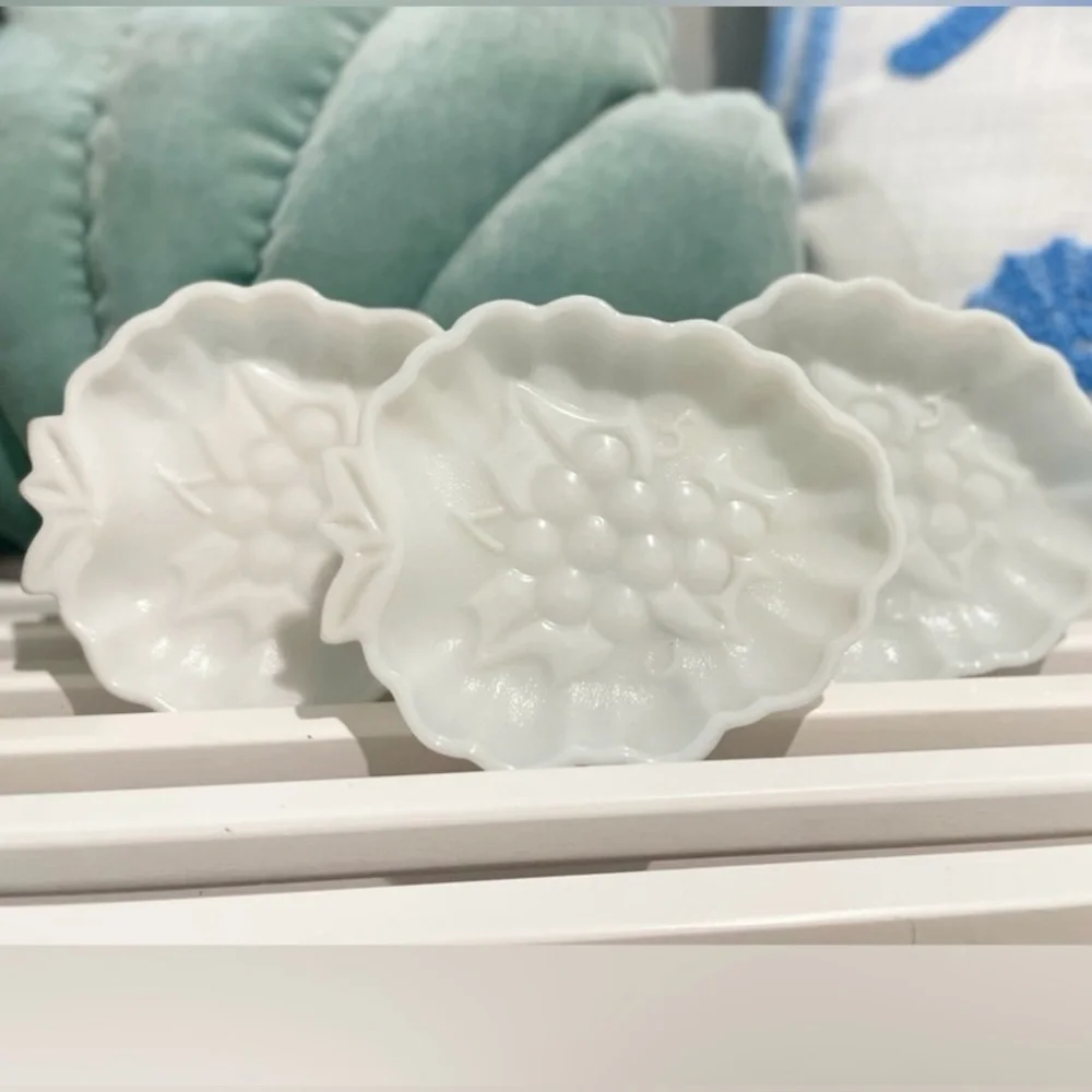 White Glass Dish Indiana Vintage‎ Milk Glass Colony Harvest Grapes Set Of 3 MCM
